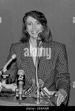 Nancy Pelosi gibt bekannt, dass sie eine Kandidatin der Demokratischen Partei für einen Sitz im US-Repräsentantenhaus ist. 1987 Stockfoto