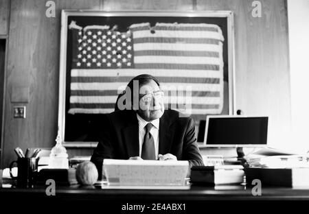 CIA-Direktor Leon Panetta posiert am 14. Mai 2009 in seinem Büro im CIA-Hauptquartier in Langley, Virginia, USA. Foto von Olivier Douliery/ABACAPRESS.COM Stockfoto