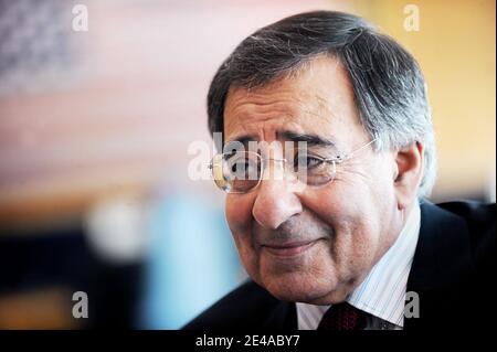 CIA-Direktor Leon Panetta posiert am 14. Mai 2009 in seinem Büro im CIA-Hauptquartier in Langley, Virginia, USA. Foto von Olivier Douliery/ABACAPRESS.COM Stockfoto