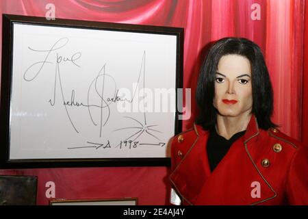 Michael Jacksons Wachsfigur am 9. Juli 2009 im Musée Grevin in Paris, Frankreich. Foto von Denis Guignebourg/ABACAPRESS.COM Stockfoto