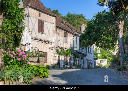 Am frühen Morgen im mittelalterlichen Dorf Saint Cirq Lapopie, Okzitanien, Frankreich Stockfoto