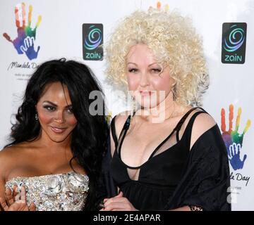 Die Sänger Lil' Kim und Cyndi Lauper besuchen am 18. Juli 2009 den Mandela Day: Ein 46664 Celebration Concert in der Radio City Music Hall in New York City, NY, USA. Foto von Fernando Leon/ABACAPRESS Stockfoto