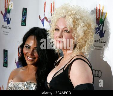 Die Sänger Lil' Kim und Cyndi Lauper besuchen am 18. Juli 2009 den Mandela Day: Ein 46664 Celebration Concert in der Radio City Music Hall in New York City, NY, USA. Foto von Fernando Leon/ABACAPRESS Stockfoto