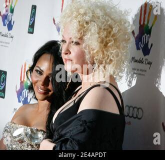 Die Sänger Lil' Kim und Cyndi Lauper besuchen am 18. Juli 2009 den Mandela Day: Ein 46664 Celebration Concert in der Radio City Music Hall in New York City, NY, USA. Foto von Fernando Leon/ABACAPRESS Stockfoto