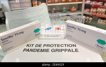 Ein Schutzset gegen die Schweinegrippe (Grippe A H1N1) mit Tamiflu, einem antiviralen Medikament, das zur Bekämpfung der Schweinegrippe verwendet wird, ist am 29. Juli 2009 abgebildet. Foto von Nicolas Gouhier/ABACAPRESS.COM Stockfoto