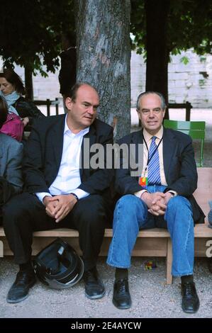 'Dans le cadre du Festival Paris Quartier d'ete, au lever du Soleil, Bartabas reunit au Cafe turc du jardin des Tuileries musiciens et chevaux pour un spectacle unique ''Lever du Soleil'' en prÀsence de Frederic Mitterrand, Ministre de la culture et de la Communication ici avec Stanislas Pierret a Paris, Frankreich le 31 juillet 2009. Foto Thierry Orban/ABACAPRESS.COM' Stockfoto