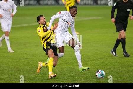 Mönchengladbach, Deutschland. 22. Jan, 2021. firo: 22.01.2021, Fußball: 1. Bundesliga, Saison 2020/21 Borussia Monchengladbach, Gladbach - BVB, Borussia Dortmund Duels, Denis Zakaria, Versus, Emre Can Quelle: dpa/Alamy Live News Stockfoto