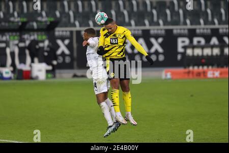 Mönchengladbach, Deutschland. 22. Jan, 2021. firo: 22.01.2021, Fußball: 1. Bundesliga, Saison 2020/21 Borussia Monchengladbach, Gladbach - BVB, Borussia Dortmund Duelle, Alassane Plädoyer, Versus, Manuel Akanji Quelle: dpa/Alamy Live News Stockfoto