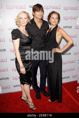 Ashton Kutcher, Anne Heche, Margarita Levieva kommen zur Los Angeles Red Carpet Screening von 'Spread', die am 03. August 2009 im Arclight Cinemas Hollywood in Hollywood, Los Angeles, CA, USA, stattfand. Foto von Tony DiMaio/ABACAPRESS.COM (im Bild: Anne Heche, Ashton Kutcher, Margarita Levieva)' Stockfoto