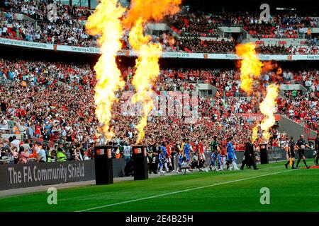 Der Eintritt der Mannschaften während des Community Shield Fußballmatches zwischen Manchester United und Chelsea im Wembley Stadium in London, Großbritannien am 9. August 2009. Chelsea gewann 2-2 (4 Strafen zu 2). Foto von Henri Szwarc/ABACAPRESS.COM Stockfoto