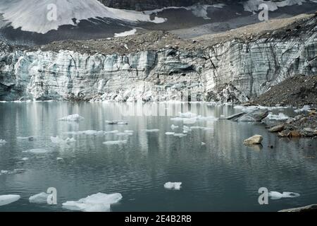 Gletschersee mit Eisschollen, Gletscherbruch Stockfoto