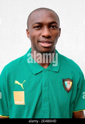 Camerouns Modeste M'Bami posiert während eines Fotoanrufs im Roissy Airport Hotel in der Nähe von Paris, Frankreich am 10. August 2009. Foto von Henri Szwarc/ABACAPRESS.COM Stockfoto