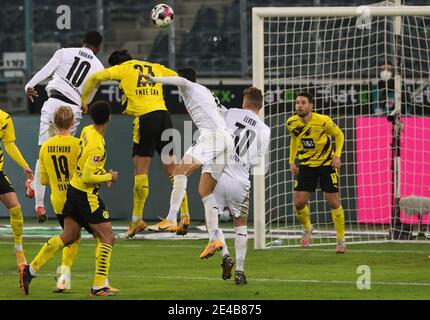 Mönchengladbach, Deutschland. 22. Jan, 2021. firo: 22.01.2021, Fußball: 1. Bundesliga, Saison 2020/21 Borussia Monchengladbach, Gladbach - BVB, Borussia Dortmund Marcus Thuram, schießt, dass, Tor, zu, 4: 2 Quelle: dpa/Alamy Live News Stockfoto