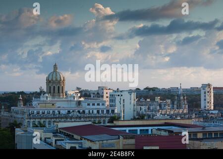 Erhöhte Ansicht des Museo De La Revolucion Museum in einer Stadt, Alt-Havanna, Havanna, Kuba Stockfoto