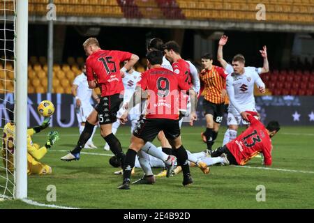 Benevento, Italien. Januar 2021. Benevento, Italien, Ciro Vigorito Stadion, 22. Januar 2021, Kamil Glik (Benevento Calcio) während Benevento Calcio gegen Torino FC - Italian Football Serie A Spiel Credit: Emmanuele Mastrodonato/LPS/ZUMA Wire/Alamy Live News Stockfoto