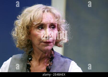 Marie-Anne Chazel während des Vorhangs von "Auf Wiedersehen Charlie" am 1. September 2009 im Theater de la Michodiere in Paris, Frankreich. Foto von Denis Guignebourg/ABACAPRESS.COM Stockfoto