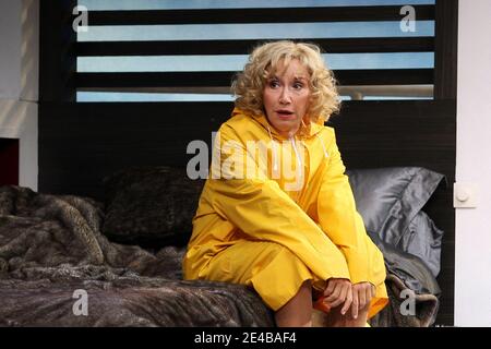 Marie-Anne Chazel während des Vorhangs von "Auf Wiedersehen Charlie" am 1. September 2009 im Theater de la Michodiere in Paris, Frankreich. Foto von Denis Guignebourg/ABACAPRESS.COM Stockfoto