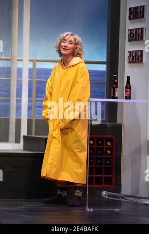 Marie-Anne Chazel während des Vorhangs von "Auf Wiedersehen Charlie" am 1. September 2009 im Theater de la Michodiere in Paris, Frankreich. Foto von Denis Guignebourg/ABACAPRESS.COM Stockfoto