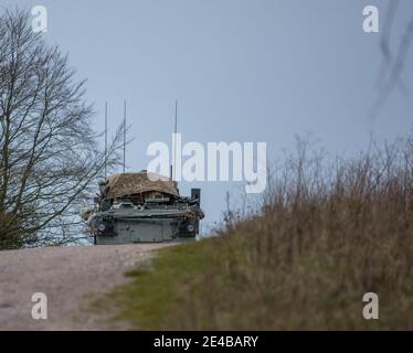 FV430, voll beladen mit Truppe bergens unter einer Planenabdeckung Stockfoto