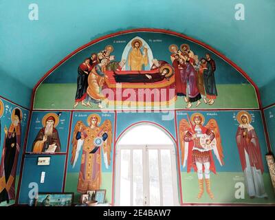 Innenraum einer griechisch-orthodoxen Kirche in Palea Epidauros, Saronischer Golf, Argolis Region, Peloponnes, Griechenland Stockfoto