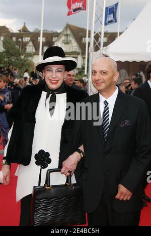 Genevieve De Fontenay und ihr Sohn Xavier posieren während der Eröffnungsfeier des 35. 'Deauville American Film Festival' in Deauville, Frankreich am 4. September 2009. Foto von Denis Guignebourg/ABACAPRESS.COM Stockfoto