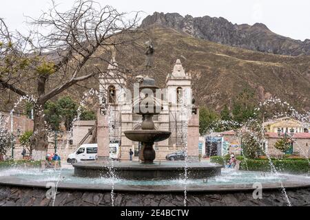 Chivay ist eine kleine Stadt in den peruanischen Anden wo Die meisten Leute verbringen die Nacht, bevor sie die sehen Kreuz des Condor Stockfoto