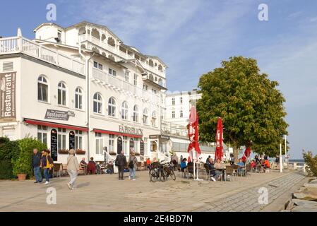 Restaurant Fährblick an der Strandpromenade von Sassnitz, Halbinsel Jasmund, Insel Rügen, Ostsee, Mecklenburg-Vorpommern, Deutschland Stockfoto