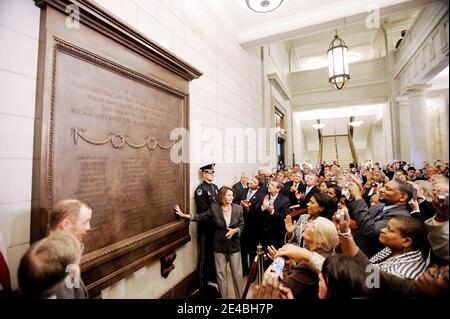 Die Sprecherin des Hauses Nancy Pelosi und ihre Familienangehörigen nehmen am 9. September 2009 an einer Zeremonie zur Einweihung einer Gedenktafel des United Airlines Flight 93 im Capitol in Washington D.C., USA, Teil. Foto von Olivier Douliery/ABACAPRESS.COM Stockfoto