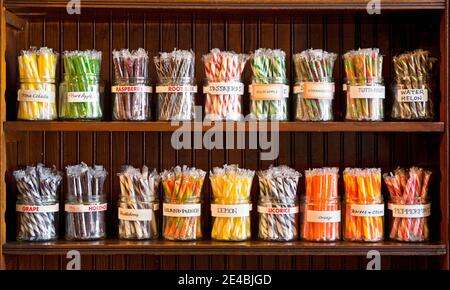 Verschiedene Bonbons in Jars, Fort Steele, British Columbia, Kanada Stockfoto