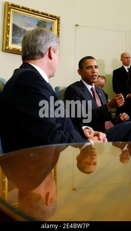 Präsident Barack Obama trifft sich am 16. September 2009 im Oval Office des Weißen Hauses in Washington, DC, USA mit dem kanadischen Premierminister Stephen Harper. Foto von Aude Guerrucci/ABACAPRESS.COM Stockfoto