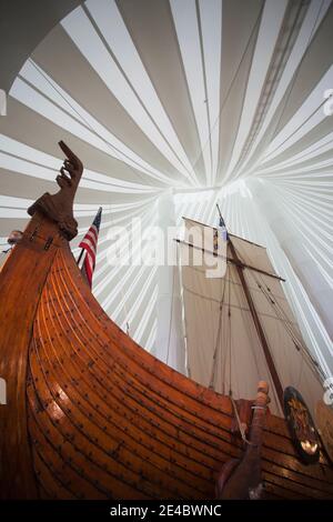 Nachbildung des Wikingerschiffs, Heritage Hjemkomst Interpretive Center, Moorhead, Clay County, Minnesota, USA Stockfoto