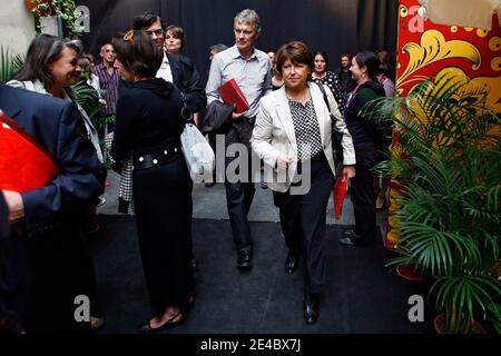 Martine Aubry, maire de Lille et Premiere Secretaire du parti Socialiste (PS) Premiere der Ausstellung 'Nuveaux Monstres' a la Gare St-Sauveur a Lille, nord de la France, am 18. September 2009. Foto von Mikael Libert/ABACAPRESS.COM Stockfoto