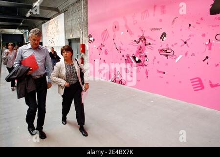 Martine Aubry, maire de Lille et Premiere Secretaire du parti Socialiste (PS) Premiere der Ausstellung 'Nuveaux Monstres' a la Gare St-Sauveur a Lille, nord de la France, am 18. September 2009. Foto von Mikael Libert/ABACAPRESS.COM Stockfoto