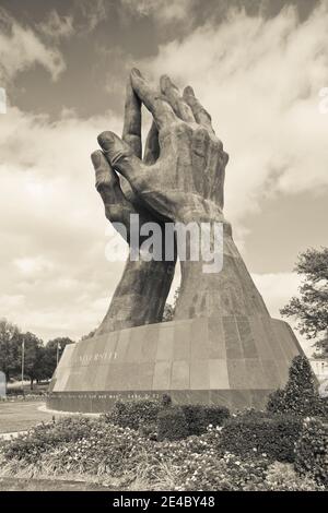 Die größte Skulptur der Gebetshänden der Welt an der Oral Roberts University, Tulsa, Oklahoma, USA Stockfoto