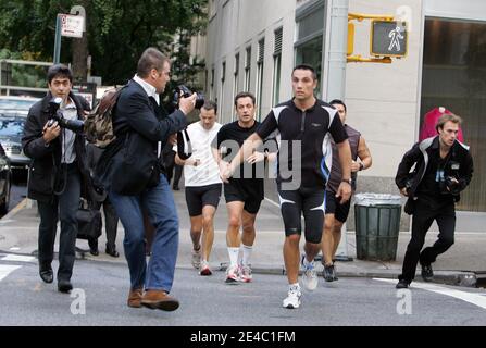 Der französische Präsident Nicolas Sarkozy kommt am 23. September 2009 in sein Hotel zurück, um im Central Park in New York, NY, zu joggen. Foto von Charles Guerin/ABACAPRESS.COM (im Bild: Nicolas Sarkozy) Stockfoto