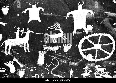 Felszeichnungen von Newspaper Rock State Historic Monument, Needles District, Canyonlands National Park, Utah, USA Stockfoto