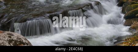 Erhöhter Blick auf Wasserfall, Middle Prong Little River, Great Smoky Mountains National Park, Tennessee, USA Stockfoto