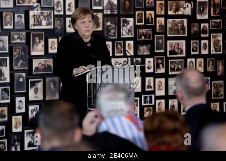 OSWIECIM, POLEN - 6. DEZEMBER 2019: Angela Merkels Besuch im ehemaligen Nazi-Konzentrationslager Auschwitz-Birkenau. Stockfoto