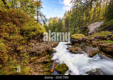 Der Gollinger Wasserfall und Umgebung in Golling, Österreich Stockfoto