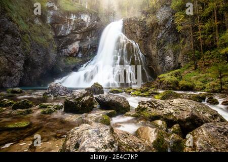 Der Gollinger Wasserfall und Umgebung in Golling, Österreich Stockfoto