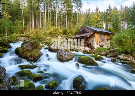 Die Gollinger Mühle am Gollinger Wasserfall in Golling, Österreich Stockfoto