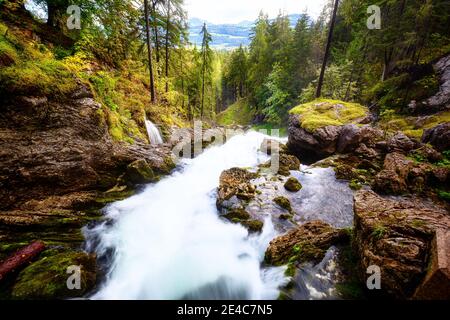 Der Gollinger Wasserfall und Umgebung in Golling, Österreich Stockfoto