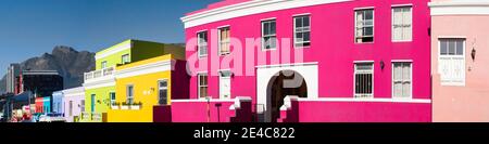 Bunte Häuser in einer Stadt, Bo-Kaap, Kapstadt, Western Cape Province, Südafrika Stockfoto