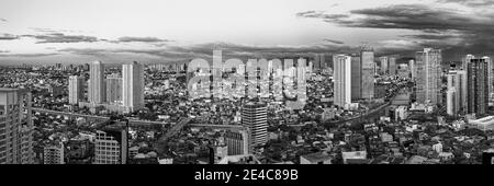 Erhöhte Ansicht der Skylines in einer Stadt, Makati, Metro Manila, Manila, Philippinen