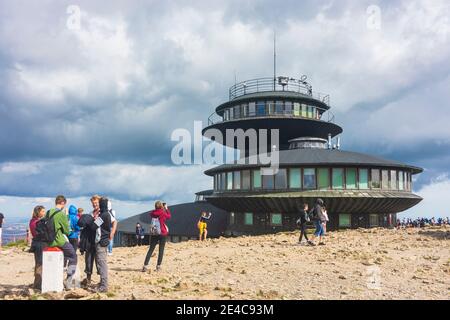 Karpacz (Krummhübel), Gipfel des Berges Snezka oder Sniezka (Schneekoppe), Polnisches Meteo-Observatorium in Karkonosze (Riesengebirge, Riesengebirge), Niederschlesien, dolnoslaskie, Niederschlesien, Polen Stockfoto