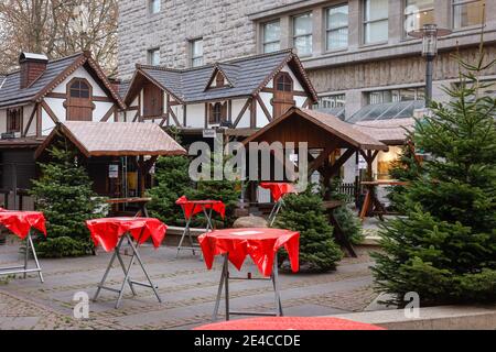 Essen, Ruhrgebiet, Nordrhein-Westfalen, Deutschland - Essener Innenstadt in Zeiten der Koronakrise im zweiten Teil der Sperre bleibt der traditionelle Weihnachtsmarkt im Koronajahr geschlossen. Stockfoto