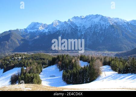 Wanderung zum Hohen Kranzberg (1397m), Sonnenaufgang, Deutschland, Bayern, Oberbayern, Werdenfelser Land, Bayerische Alpen, Mittenwald, Karwendelalpen Stockfoto