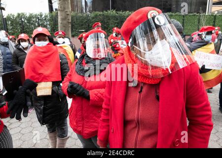 New York, New York, USA. Januar 2021. Ugandische Nationals protestieren gegen die Hausarrest des politischen Oppositionsführers und ehemaligen ugandischen Präsidentschaftskandidaten Bobi Wine während einer Demonstration bei den Vereinten Nationen in New York. Wein und seine Frau Barbara bleiben unter Hausarrest "und sagt High Court Richter werden sie am Montag besuchen.""Wine sagte. Kredit: Brian Branch Price/ZUMA Wire/Alamy Live Nachrichten Stockfoto