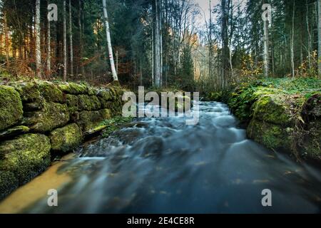 Der Schwarzenbergsche Schwemmkanal im Mühlviertel am Oberösterreicher / Tschechische Grenze Stockfoto