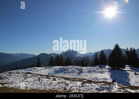 Wanderung zur Hochalm am Sylvensteinspeicher, Kreuth, Winterwanderung, Spätherbst Stockfoto